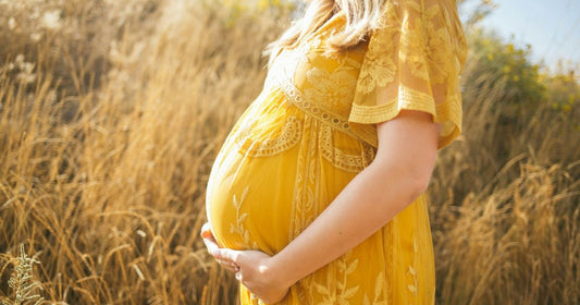 Die Geburt rückt näher: So verkündest du das Glück ohne Stress (und ohne Briefmarken)